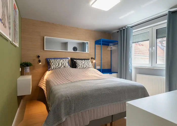 HOUSE 756 MAINZ modernes DESIGN-FERIENHAUS mit SAUNA, KAMIN, 4 SZ, 3 Bäder, OUTDOOR-Küche, PARKEN, nahe ALTSTADT, MESSE und AIRPORT